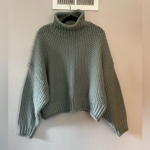 H&M women’s sweater; size large; blue/green color